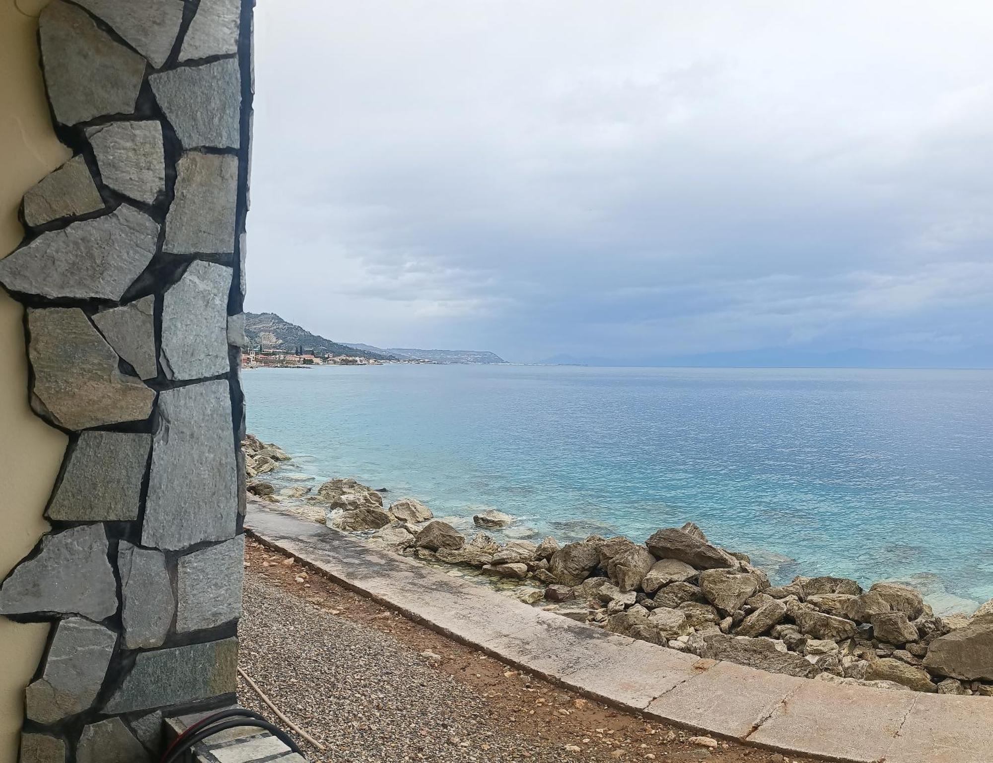 House Next To The Sea Side Apartment Derveni Bagian luar foto