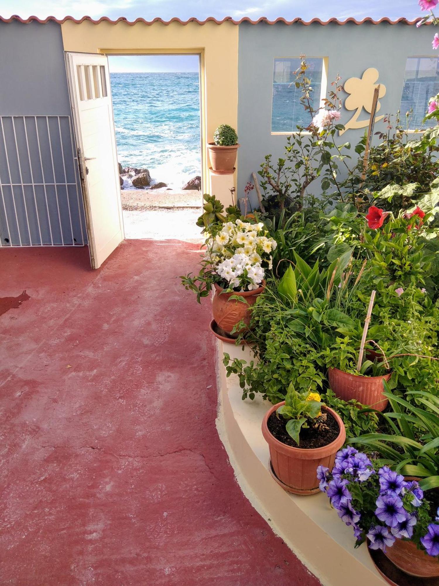 House Next To The Sea Side Apartment Derveni Bagian luar foto